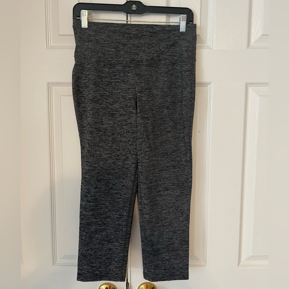 Old Navy Active Go Dry Stripe Crop Legging Large EUC